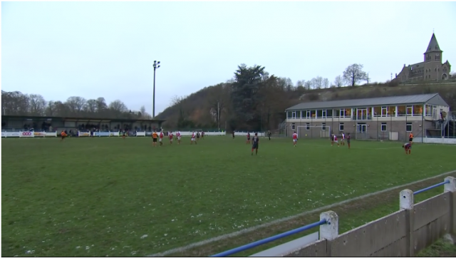 Terrain de football Bas-Oha